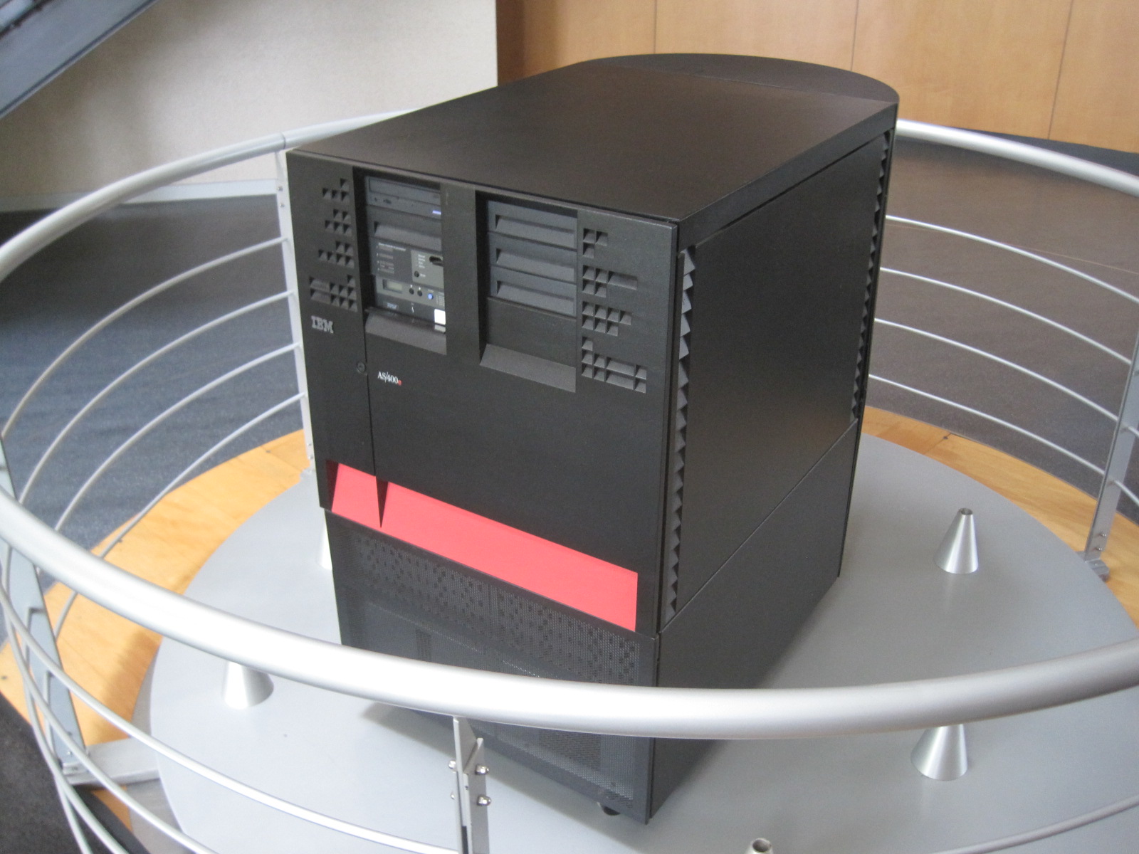 Donación de un IBM AS400 type 9404